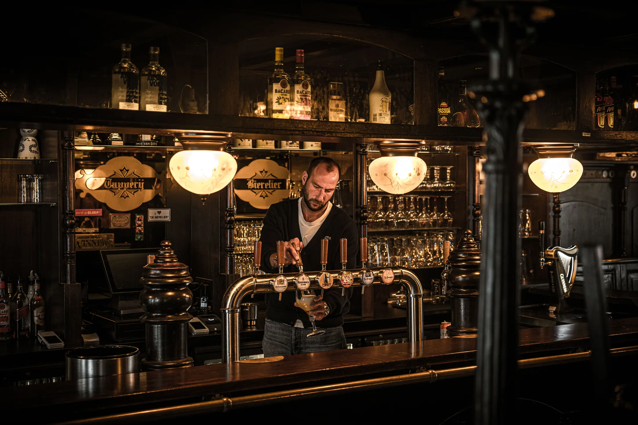 De bar in vol ornaat